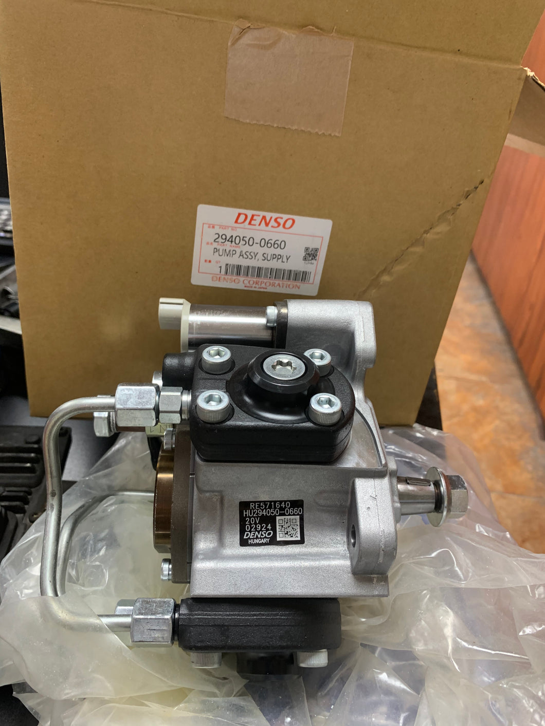 RE571640 | 294050-0660 | DENSO PUMP | NEW